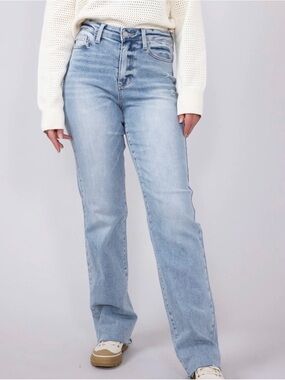 Judy Blue Light Wash Straight Leg Dad jeans